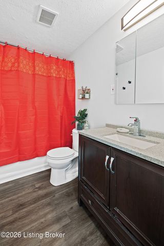 8412 Calm Ln, Louisville, KY 40219
