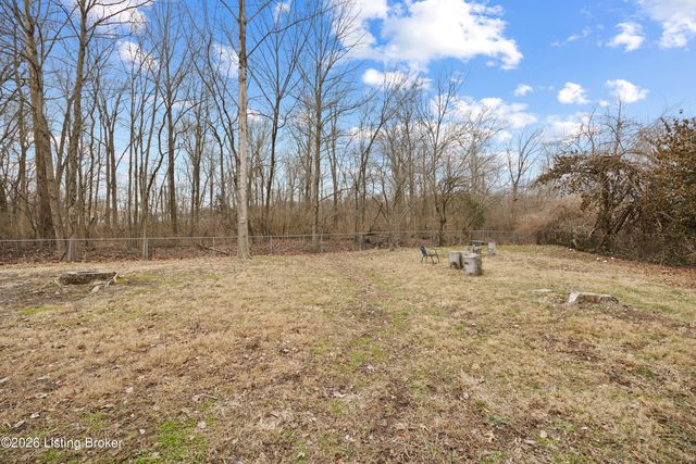 8412 Calm Ln, Louisville, KY 40219