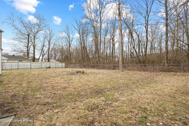 8412 Calm Ln, Louisville, KY 40219