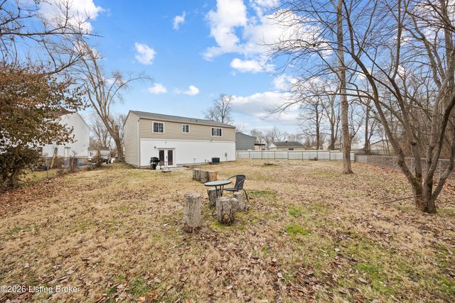 8412 Calm Ln, Louisville, KY 40219