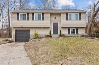 8412 Calm Ln, Louisville, KY 40219