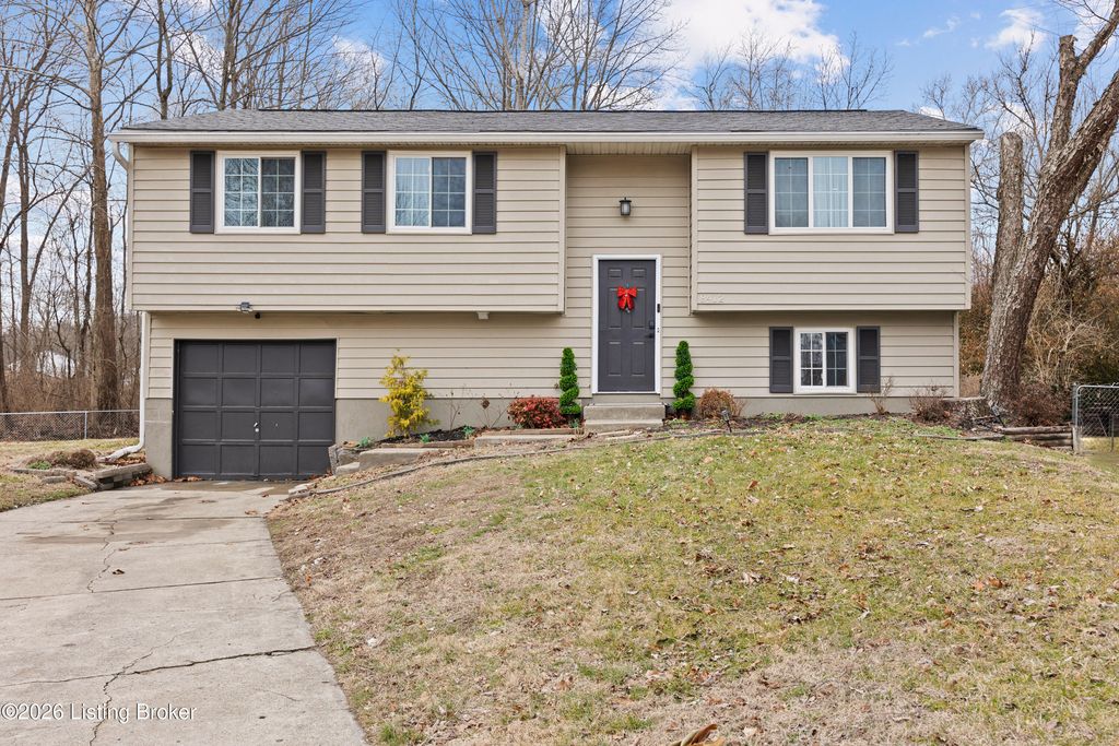 8412 Calm Ln, Louisville, KY 40219