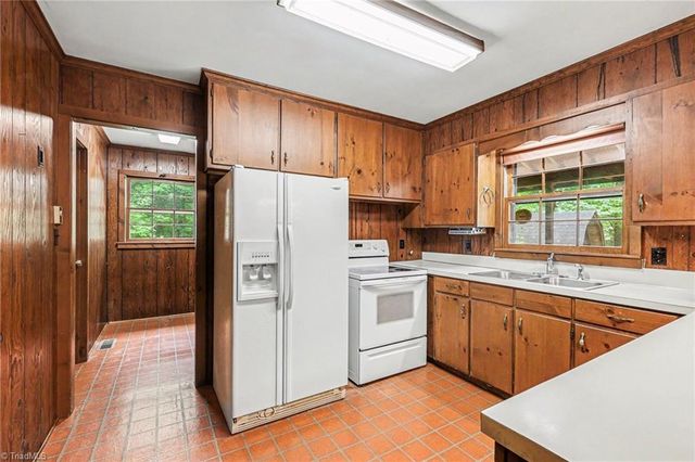 381 E Homestead Drive, Lexington, NC 27292