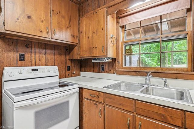 381 E Homestead Drive, Lexington, NC 27292