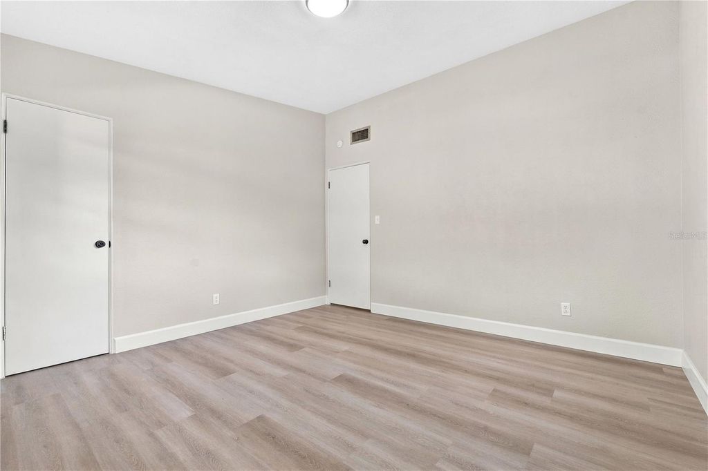 Image 13 of property listing at 1723 WEEKS AVENUE, Orlando, FL 32806