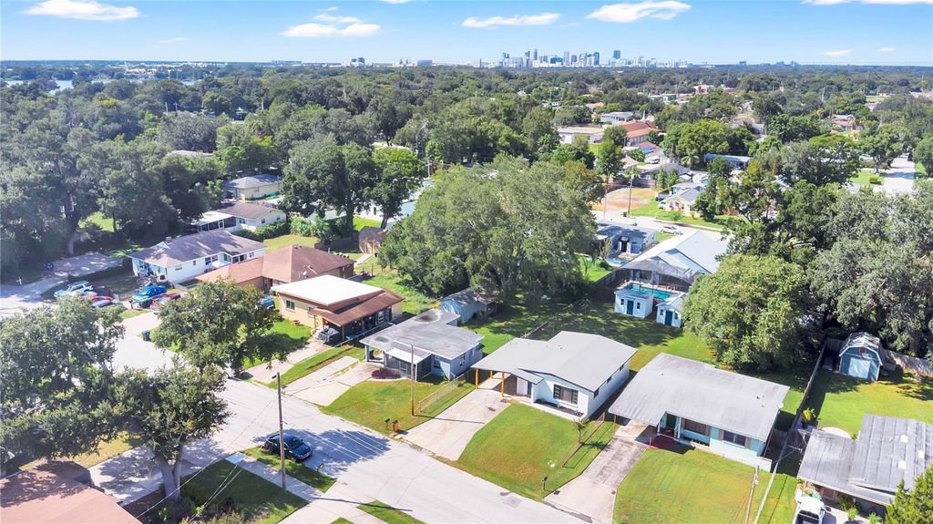Image 30 of property listing at 1723 WEEKS AVENUE, Orlando, FL 32806