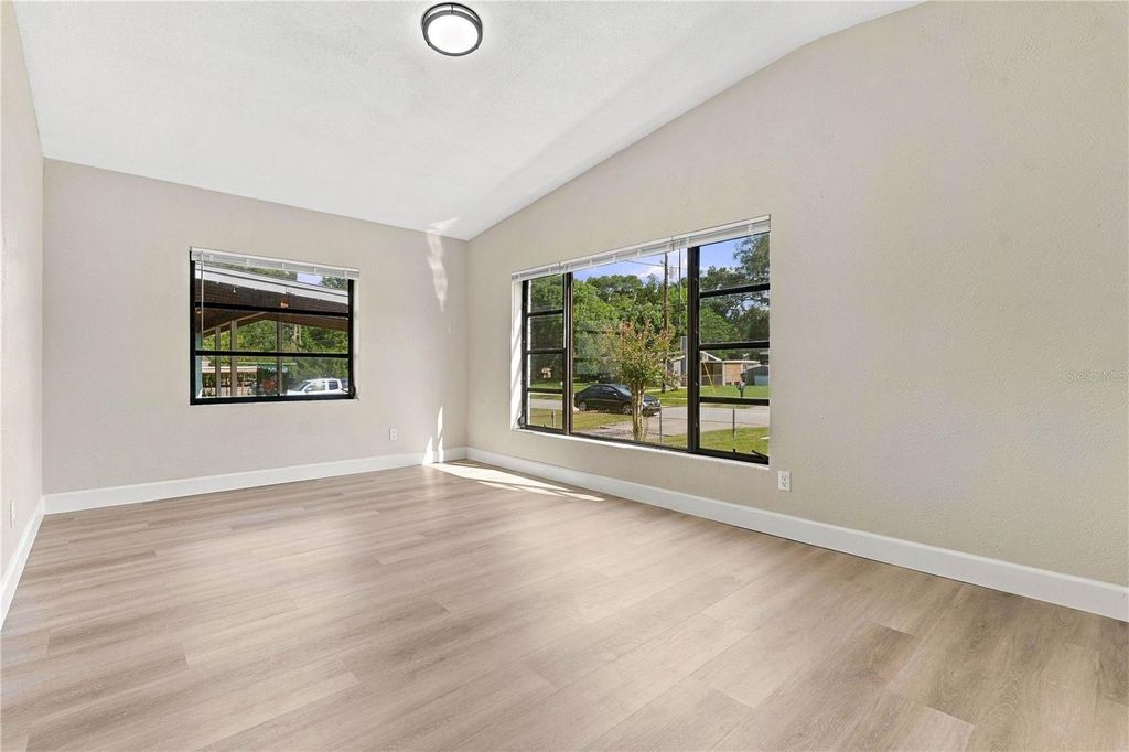 Image 6 of property listing at 1723 WEEKS AVENUE, Orlando, FL 32806