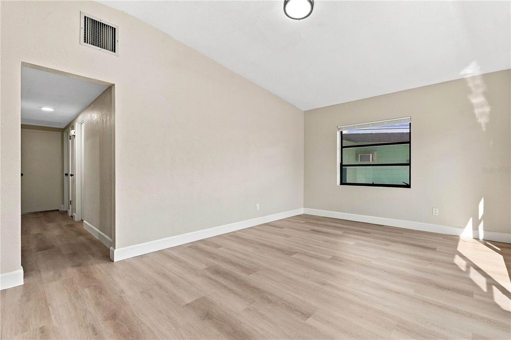 Image 7 of property listing at 1723 WEEKS AVENUE, Orlando, FL 32806