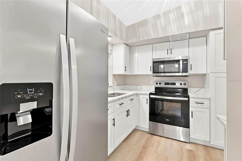 Image 10 of property listing at 1723 WEEKS AVENUE, Orlando, FL 32806