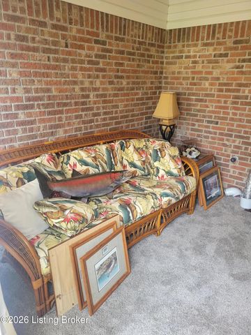 8553 Applegate Village Dr, Louisville, KY 40219