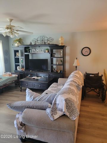 8553 Applegate Village Dr, Louisville, KY 40219