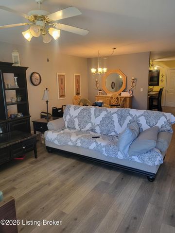 8553 Applegate Village Dr, Louisville, KY 40219