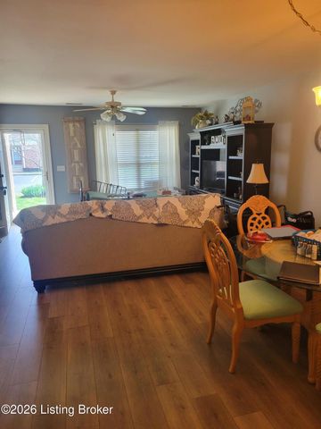 8553 Applegate Village Dr, Louisville, KY 40219