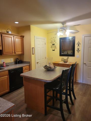 8553 Applegate Village Dr, Louisville, KY 40219