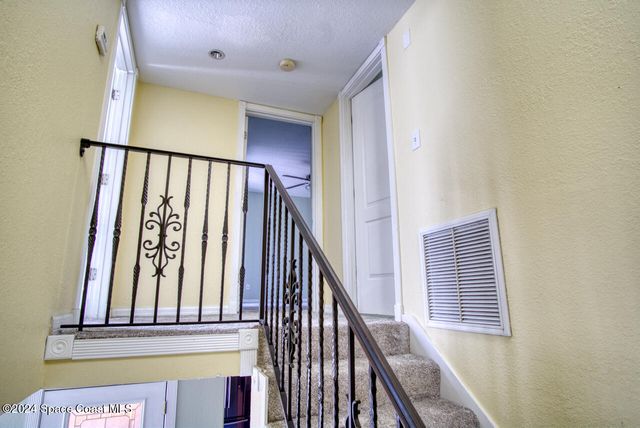 2014 Vista Oaks Circle NE, Palm Bay, FL 32905