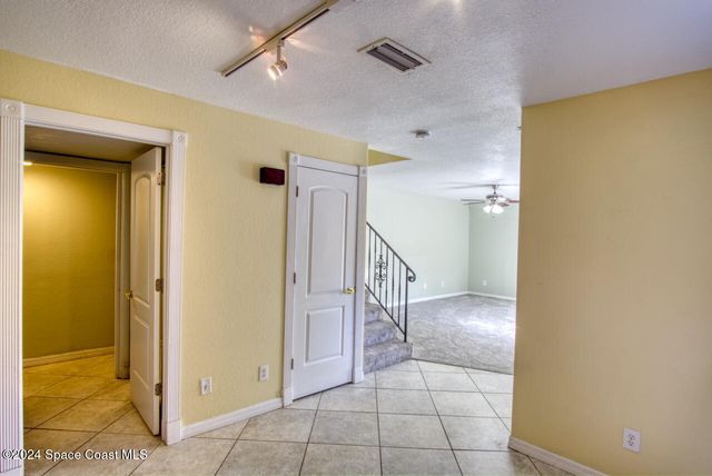 2014 Vista Oaks Circle NE, Palm Bay, FL 32905