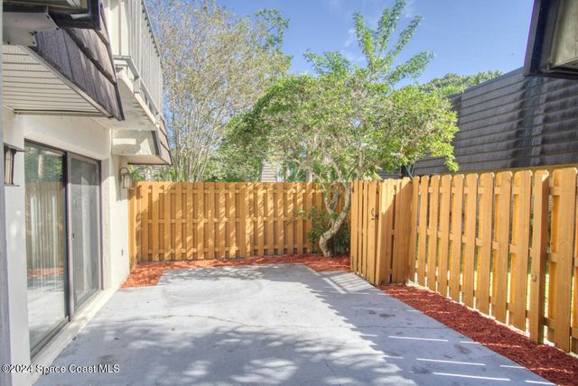 2014 Vista Oaks Circle NE, Palm Bay, FL 32905