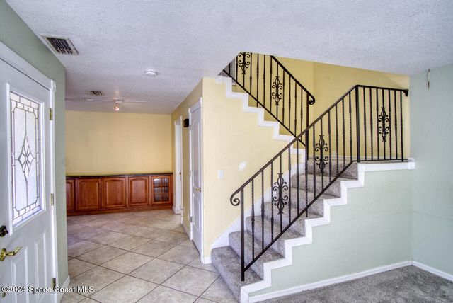 2014 Vista Oaks Circle NE, Palm Bay, FL 32905