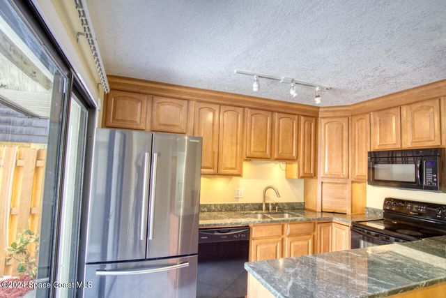 2014 Vista Oaks Circle NE, Palm Bay, FL 32905