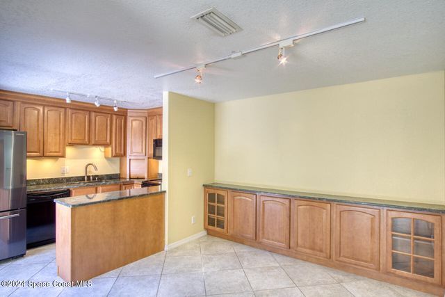 2014 Vista Oaks Circle NE, Palm Bay, FL 32905