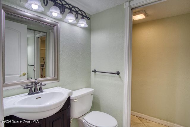 2014 Vista Oaks Circle NE, Palm Bay, FL 32905