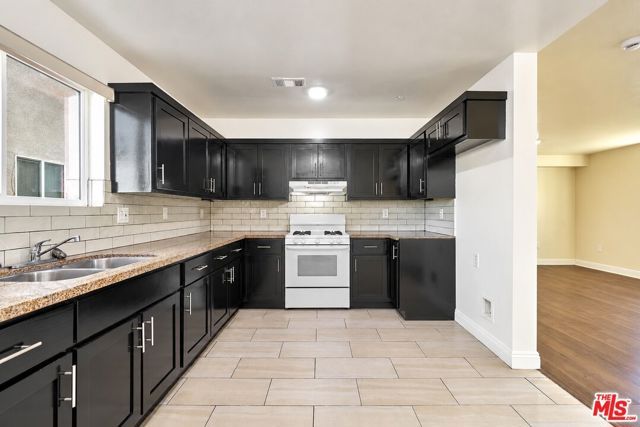 671 W 62nd Street, Los Angeles, CA 90044