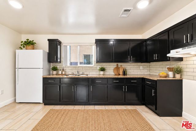 671 W 62nd Street, Los Angeles, CA 90044