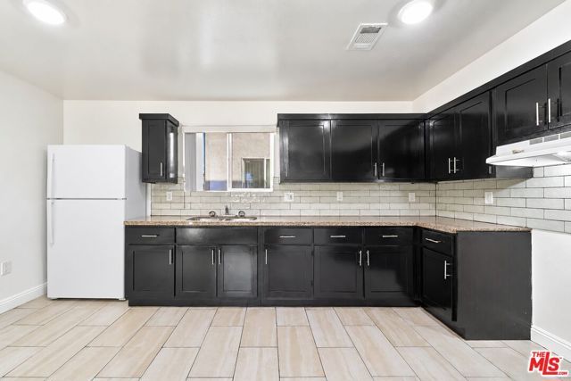 671 W 62nd Street, Los Angeles, CA 90044