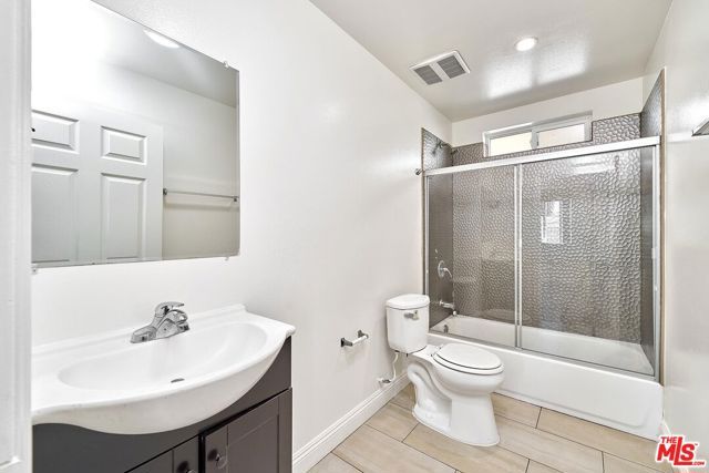 671 W 62nd Street, Los Angeles, CA 90044