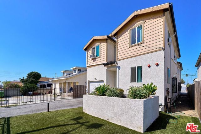 671 W 62nd Street, Los Angeles, CA 90044