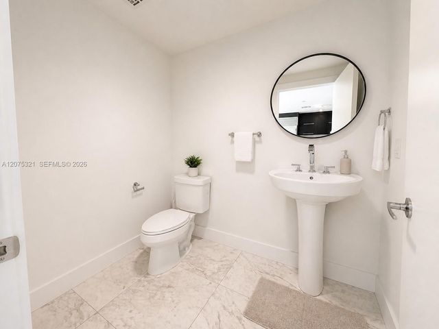 900 Biscayne Boulevard 902, Miami, FL 33132