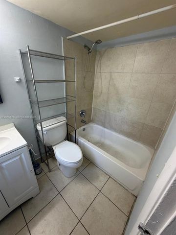 95 NE 41st St N202, Oakland Park, FL 33334