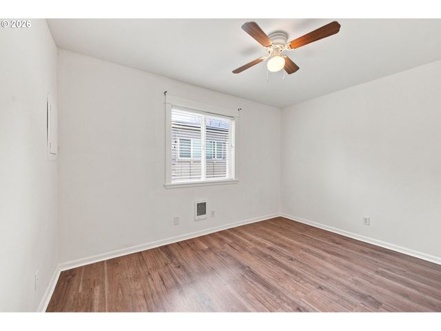 8833 N SYRACUSE St 12, Portland, OR 97203