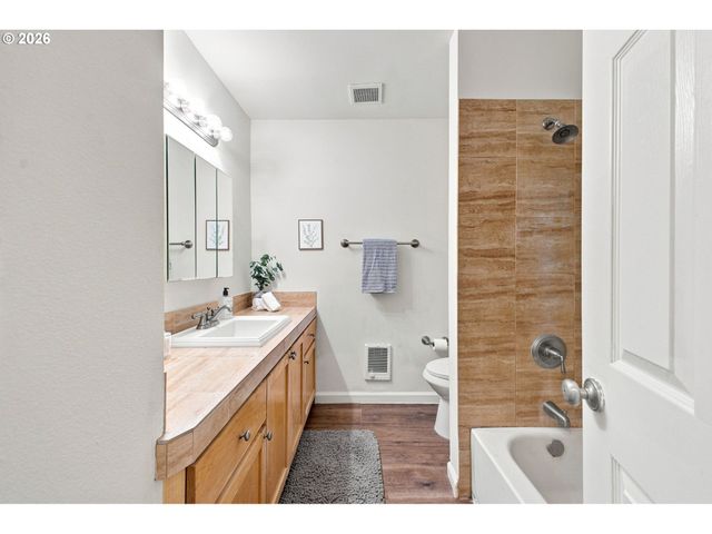 8833 N SYRACUSE St 12, Portland, OR 97203