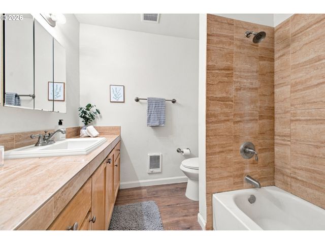 8833 N SYRACUSE St 12, Portland, OR 97203