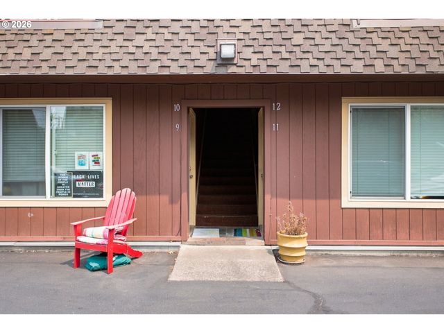 8833 N SYRACUSE St 12, Portland, OR 97203