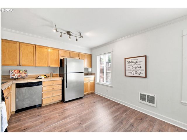 8833 N SYRACUSE St 12, Portland, OR 97203