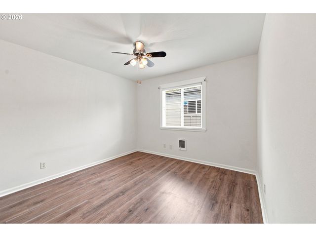 8833 N SYRACUSE St 12, Portland, OR 97203