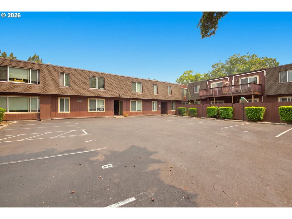 8833 N SYRACUSE St 12, Portland, OR 97203
