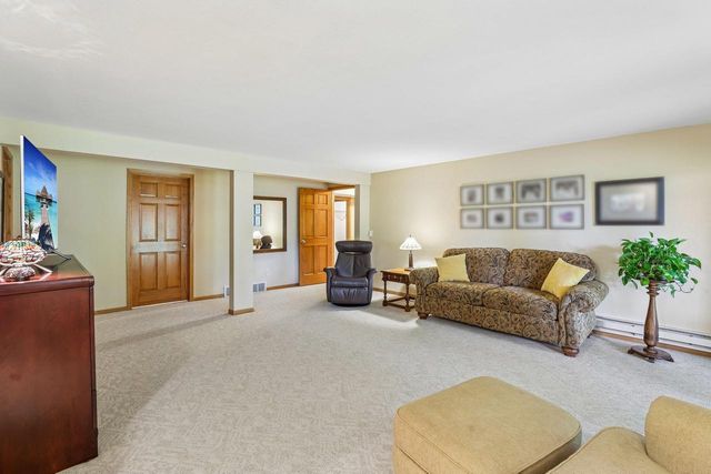 1802 Pineview Drive, Verona, WI 53593