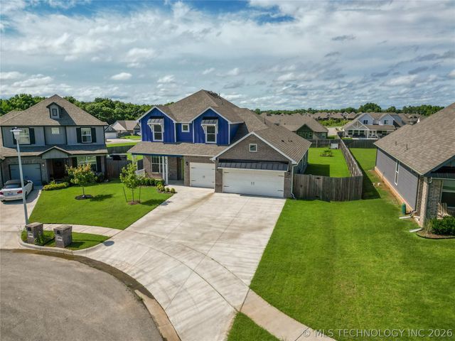 814 E Honolulu Place, Broken Arrow, OK 74012
