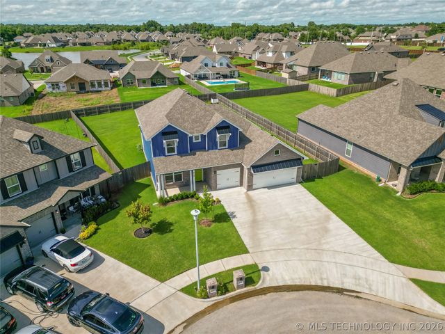 814 E Honolulu Place, Broken Arrow, OK 74012