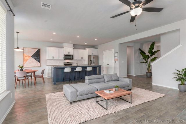 814 E Honolulu Place, Broken Arrow, OK 74012