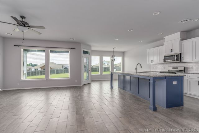 814 E Honolulu Place, Broken Arrow, OK 74012