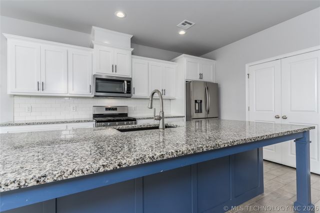 814 E Honolulu Place, Broken Arrow, OK 74012