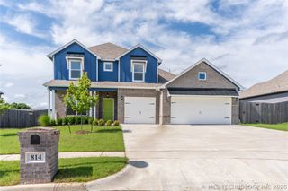 814 E Honolulu Place, Broken Arrow, OK 74012