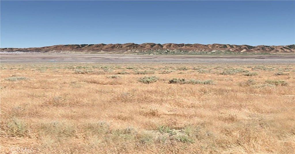 Image 2 of property listing at 15 Kern River Canal Road, Buttonwillow, CA 93206