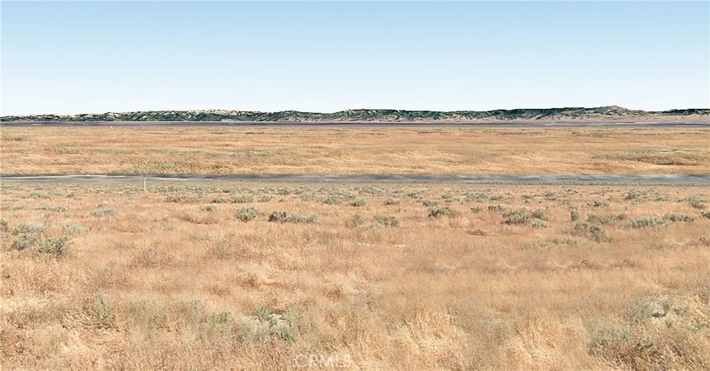 Image 3 of property listing at 15 Kern River Canal Road, Buttonwillow, CA 93206