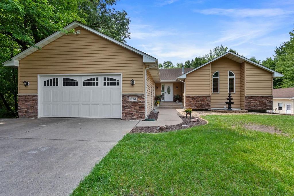 2564 Bunker Lake Boulevard NE, Andover, MN 55304