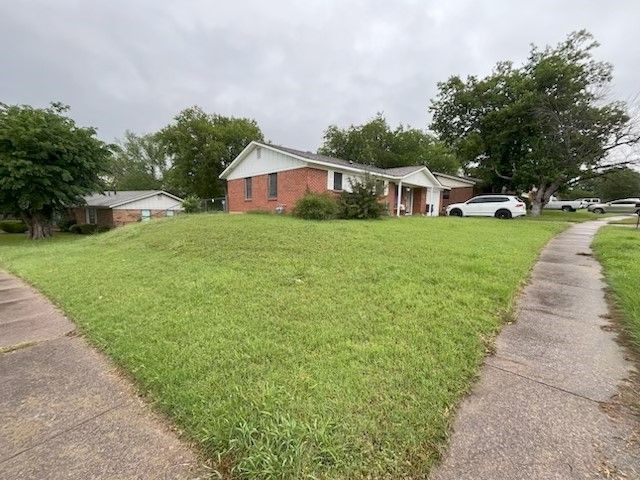 4801 Bellcrest Court, Fort Worth, TX 76135